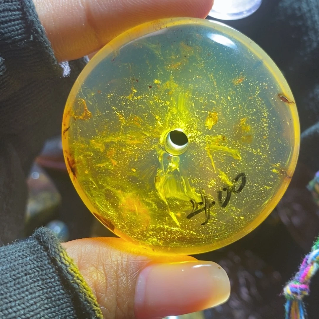 裸石琥珀未镶嵌绿茶雨花
