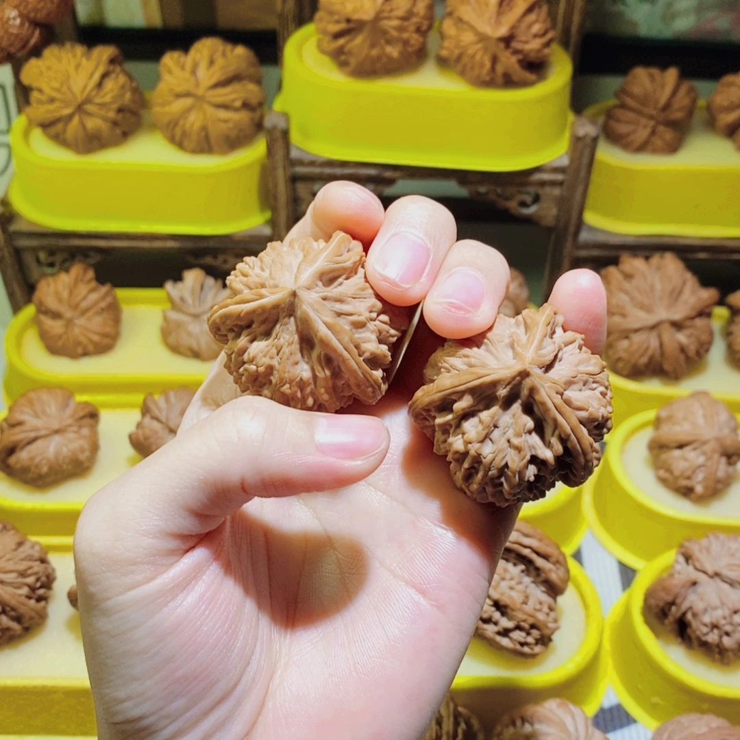 文玩核桃吊坠玉龙粗筋