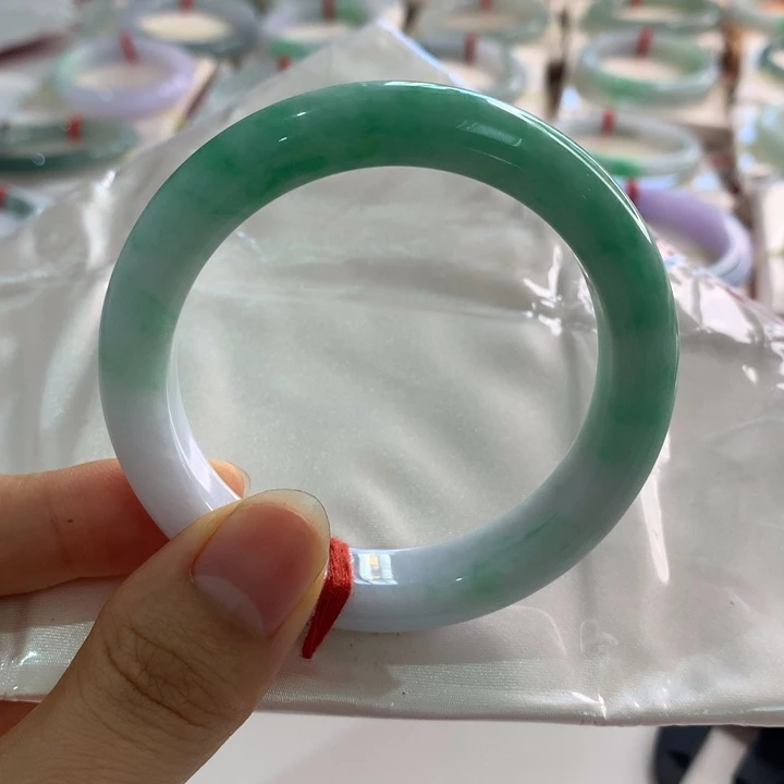 翡翠未镶嵌手镯白底青55
