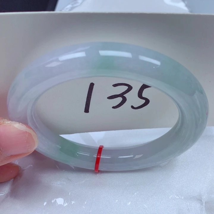 翡翠手镯未镶嵌翡翠