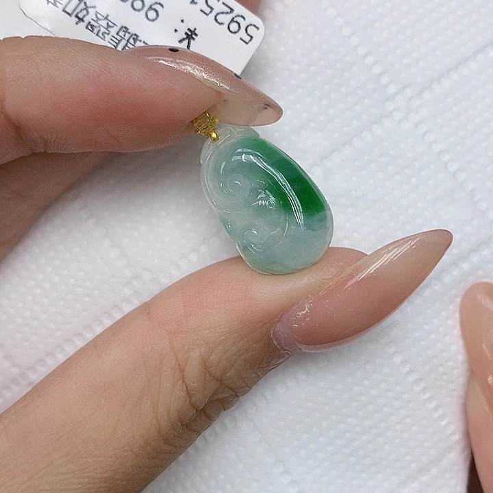 颈饰18K金镶嵌翡翠