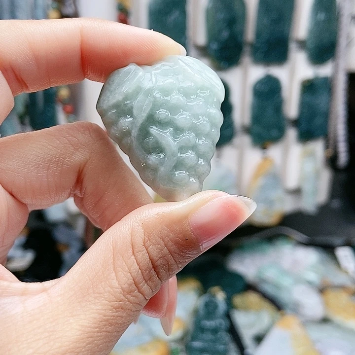 颈饰足铂镶嵌翡翠翡翠