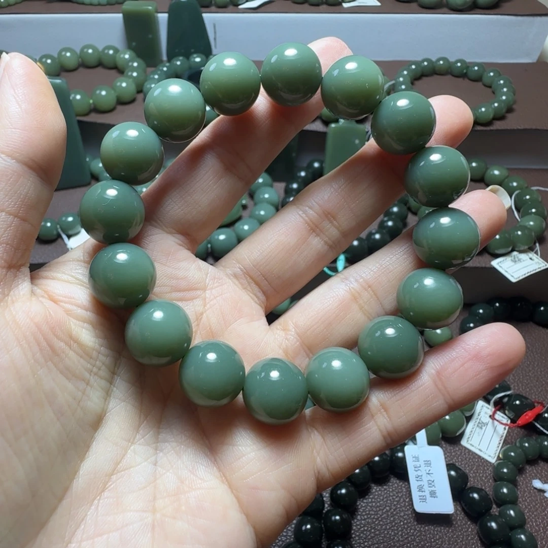 休***斯和田玉（糖玉）未镶嵌手链