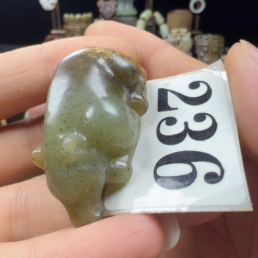 和田玉未镶嵌把件特