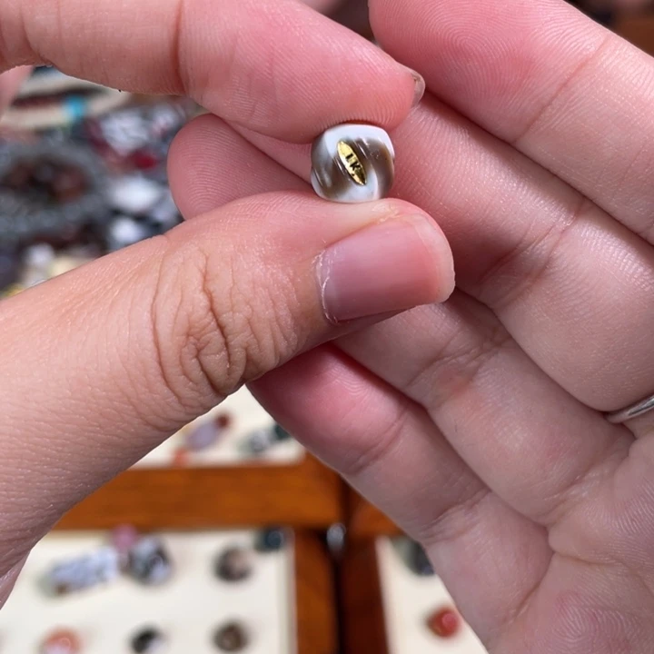 玛瑙/玉髓未镶嵌颈饰50真金镶嵌虎牙喜旋金盾