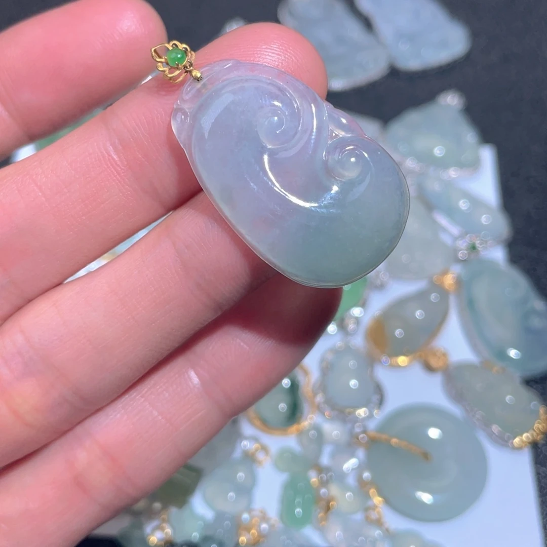 翡翠颈饰18K金镶嵌翡翠