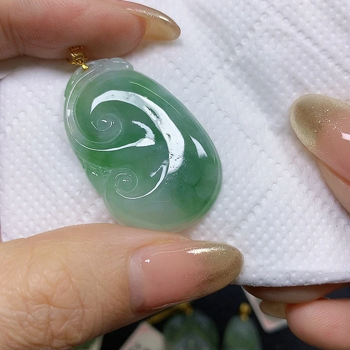 翡翠未镶嵌颈饰挂件