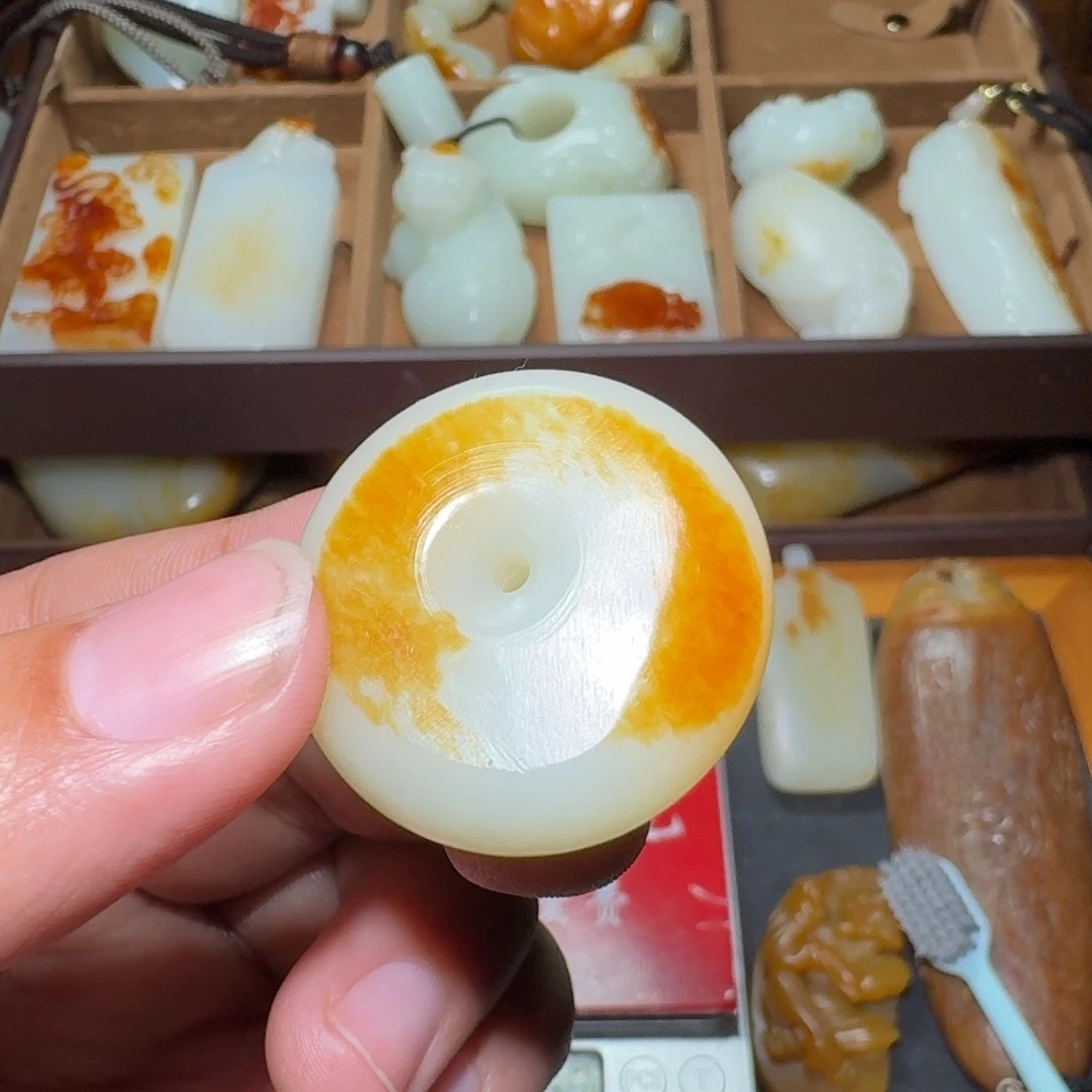 和田玉颈饰未镶嵌没****苦