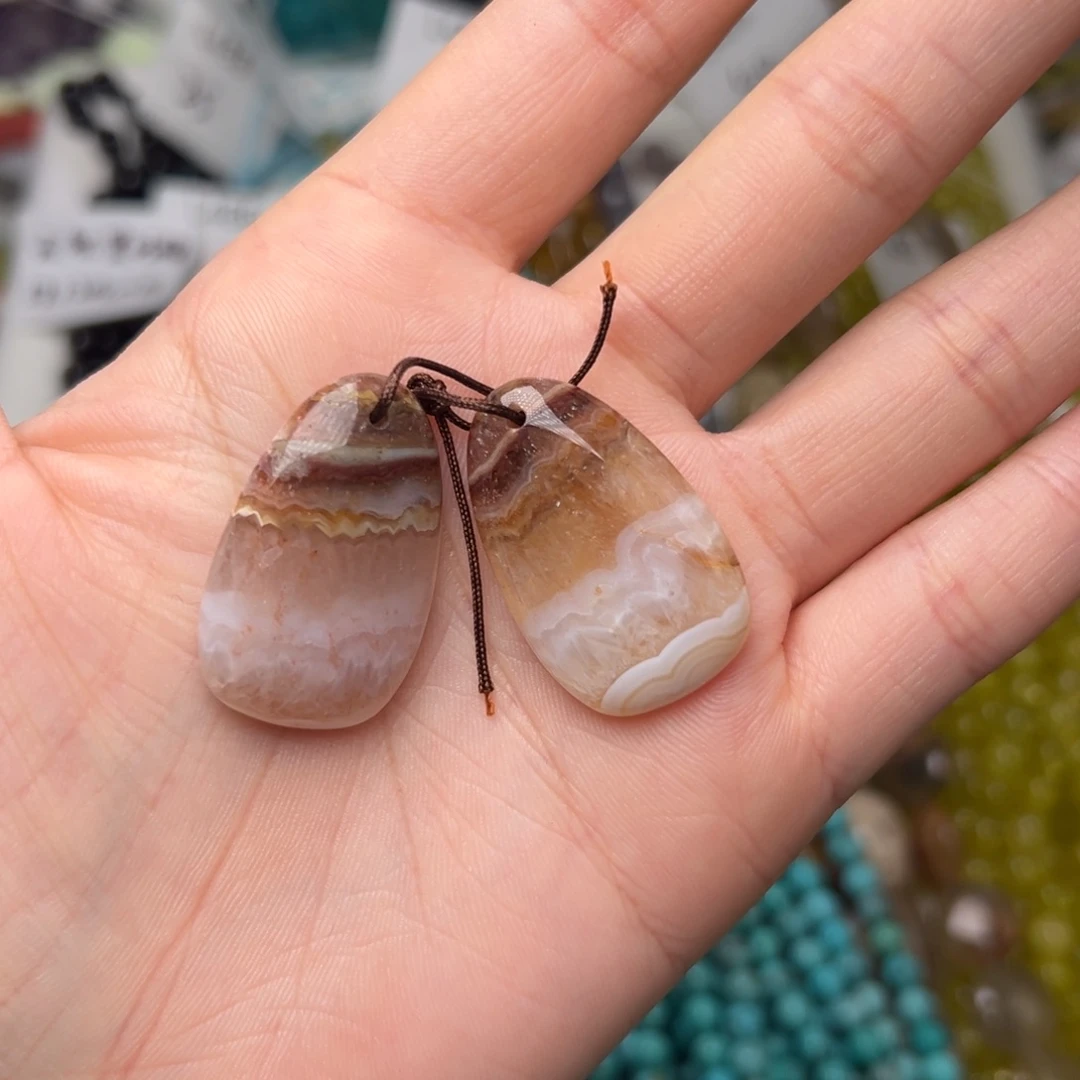 玛瑙/玉髓合金珠宝半成品L500。31*19*7mm天然极光玛瑙吊坠一对