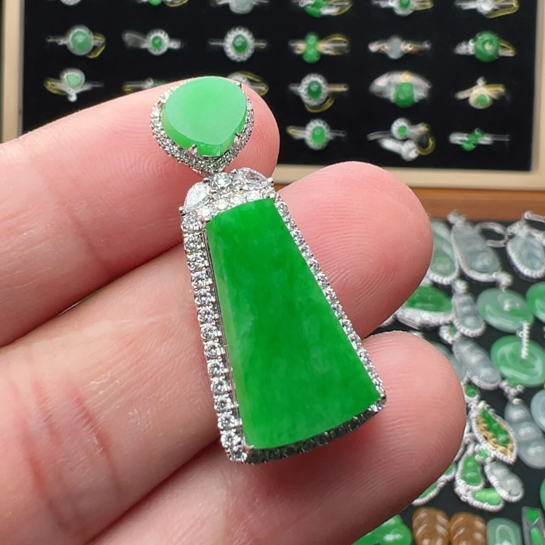 翡翠18K金镶嵌颈饰整体32