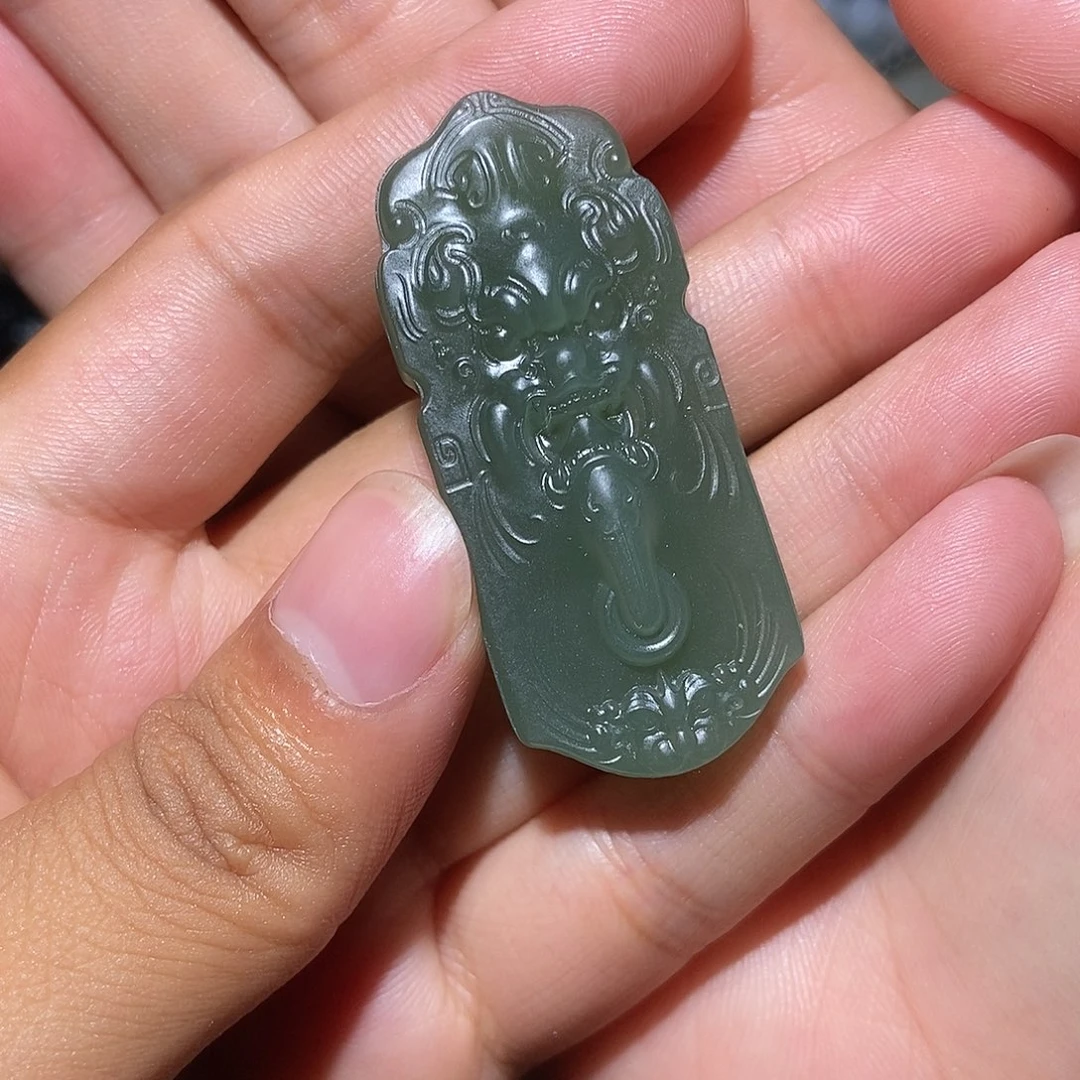 和田玉未镶嵌颈饰盾****号