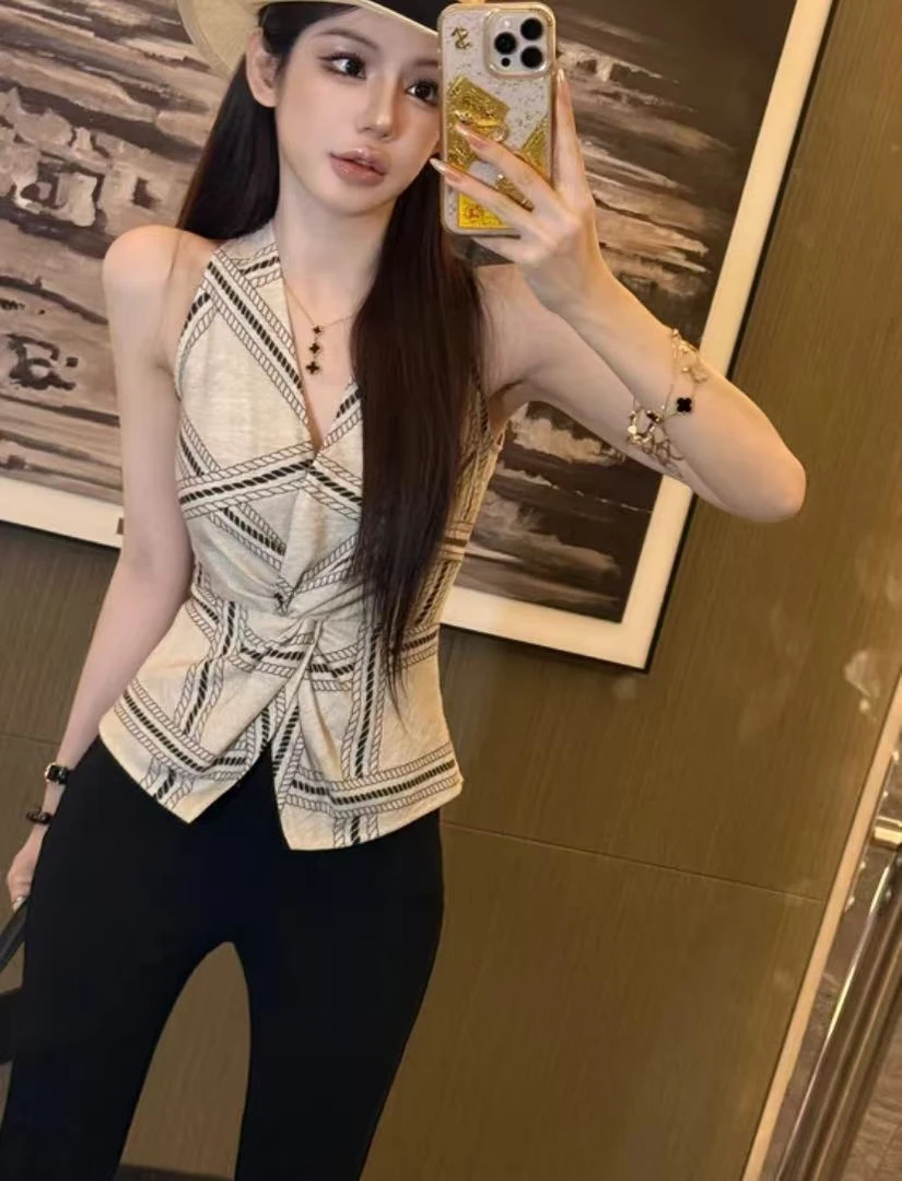 【现货】粉红PINGK | “松弛有度”设计感老钱风气质扭结上衣马甲