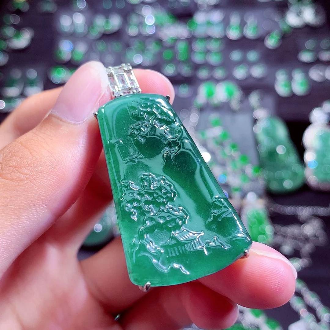 翡翠未镶嵌颈饰挂件