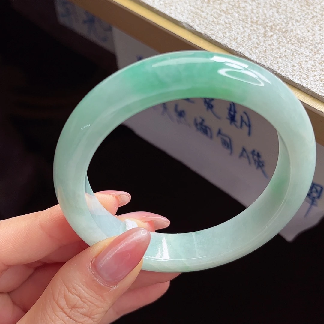 翡翠未镶嵌手镯手镯