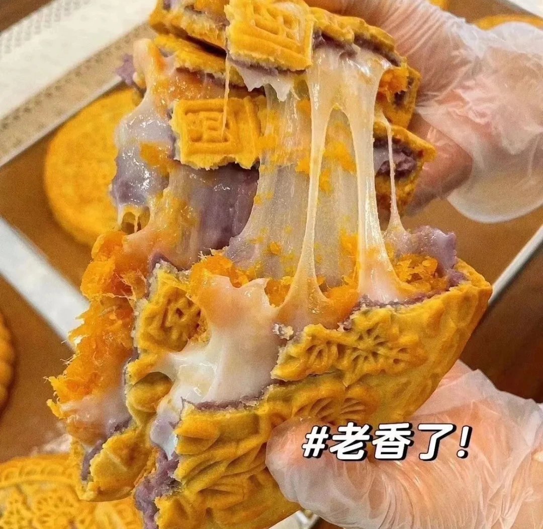 潮汕芋泥麻薯肉松大月饼咸蛋黄肉松紫薯芋泥麻薯广式月饼网红零食