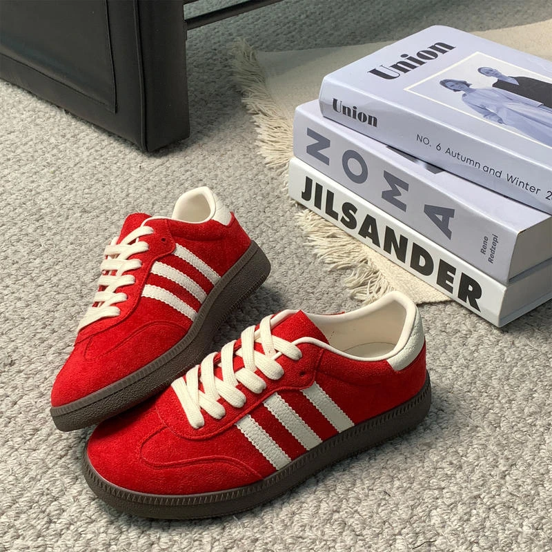 2025秋季新款平底板鞋学生百搭休闲鞋红色德训鞋