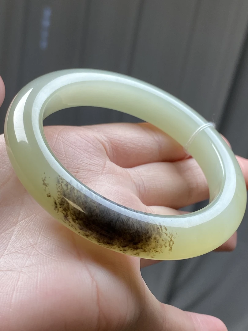 天然和田玉冰底起荧光带黑皮原皮果冻肉手镯时尚女款圈口57