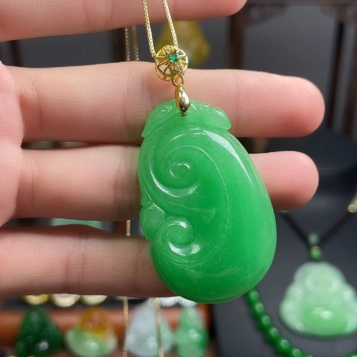 翡翠未镶嵌吊坠(赠链)