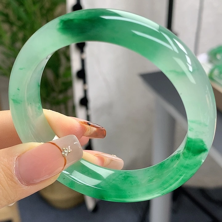 未镶嵌手镯石英质玉