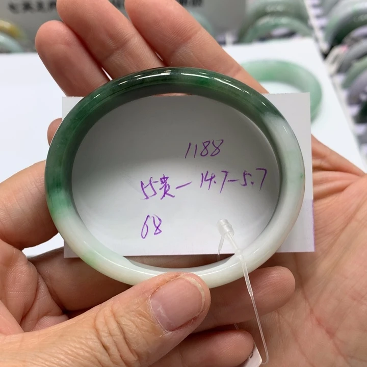 翡翠未镶嵌手镯68