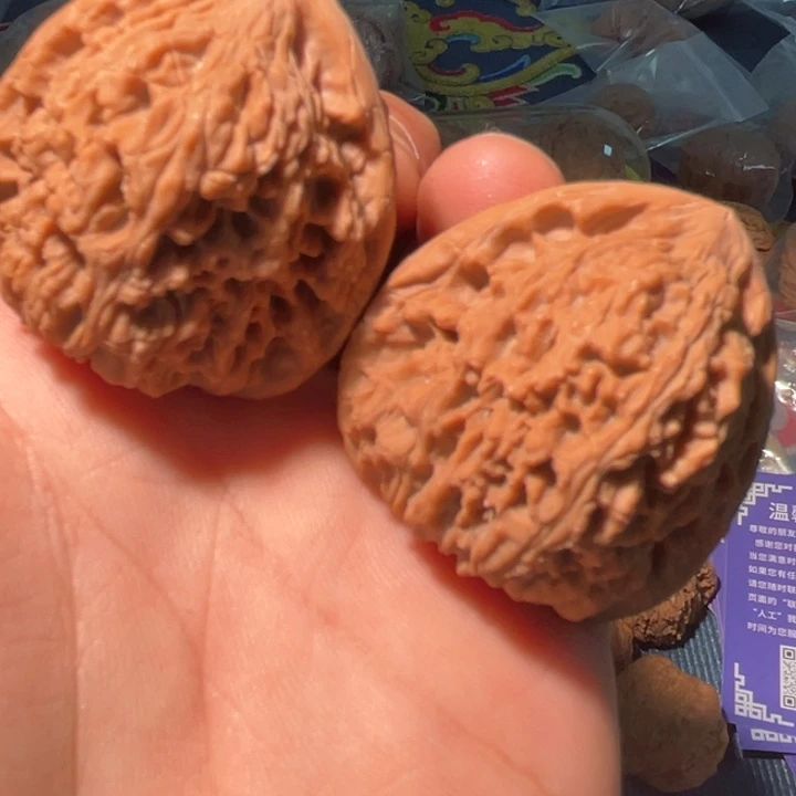驾***胡把件核桃41尺寸三角南疆石红皮微修