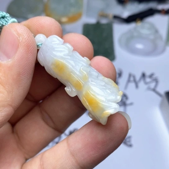 翡翠未镶嵌颈饰翡翠