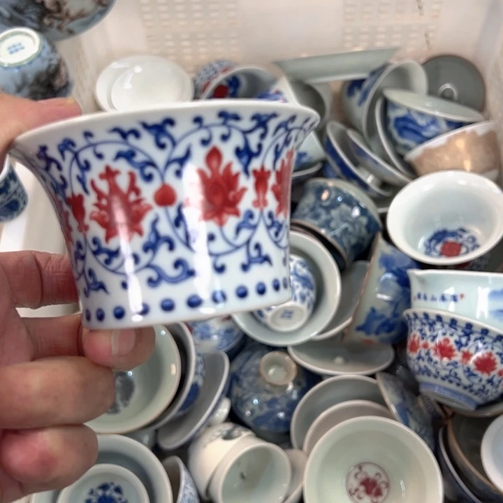 瓷片白青花釉里红缠枝莲碗身