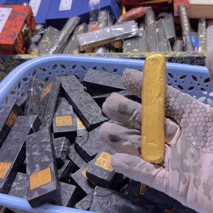 哈哈哈哈哈刚刚1条金墨