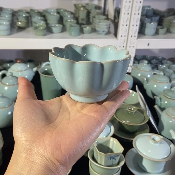 瓷片微瑕支钉烧莲花杯