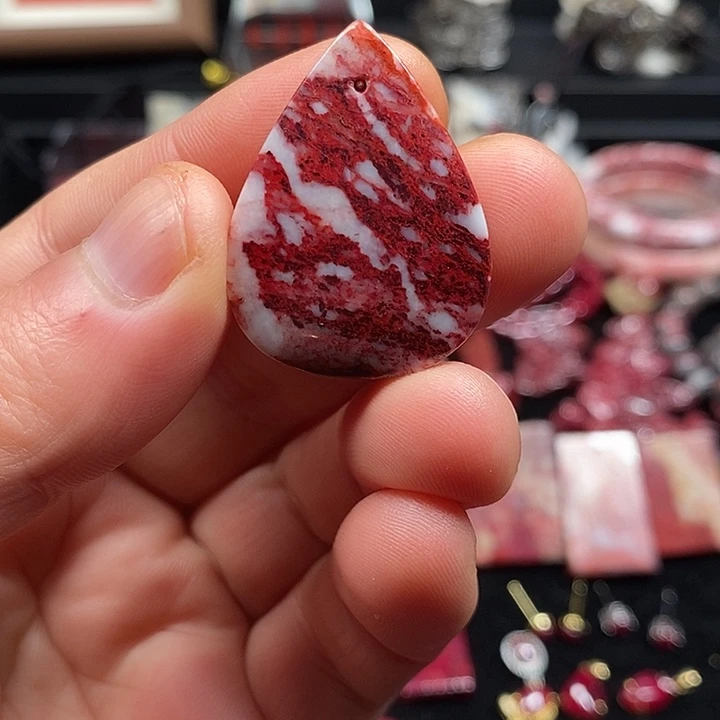 天然辰砂天然朱砂水滴吊坠