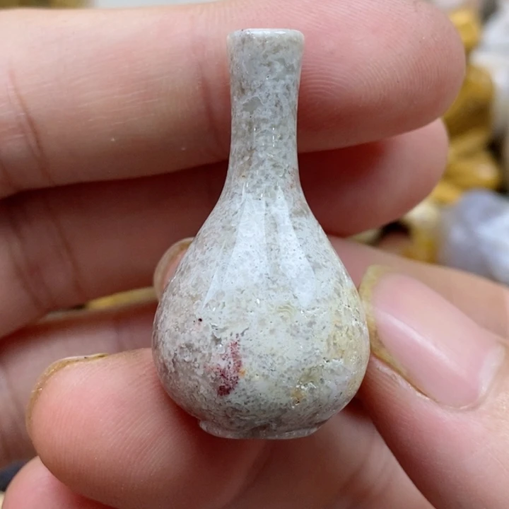 颈饰未镶嵌硅化珊瑚（珊瑚玉）有瑕