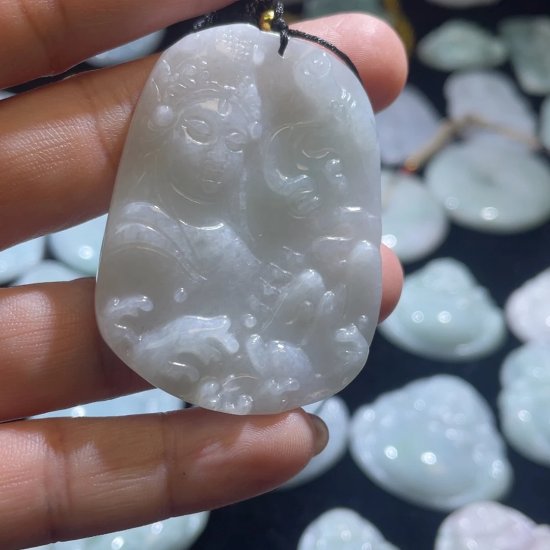 翡翠未镶嵌颈饰观音