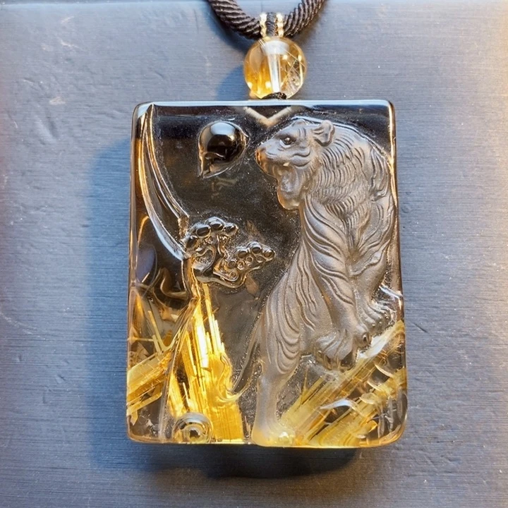 颈饰未镶嵌发晶天然茶体钛晶生肖上山虎无事牌