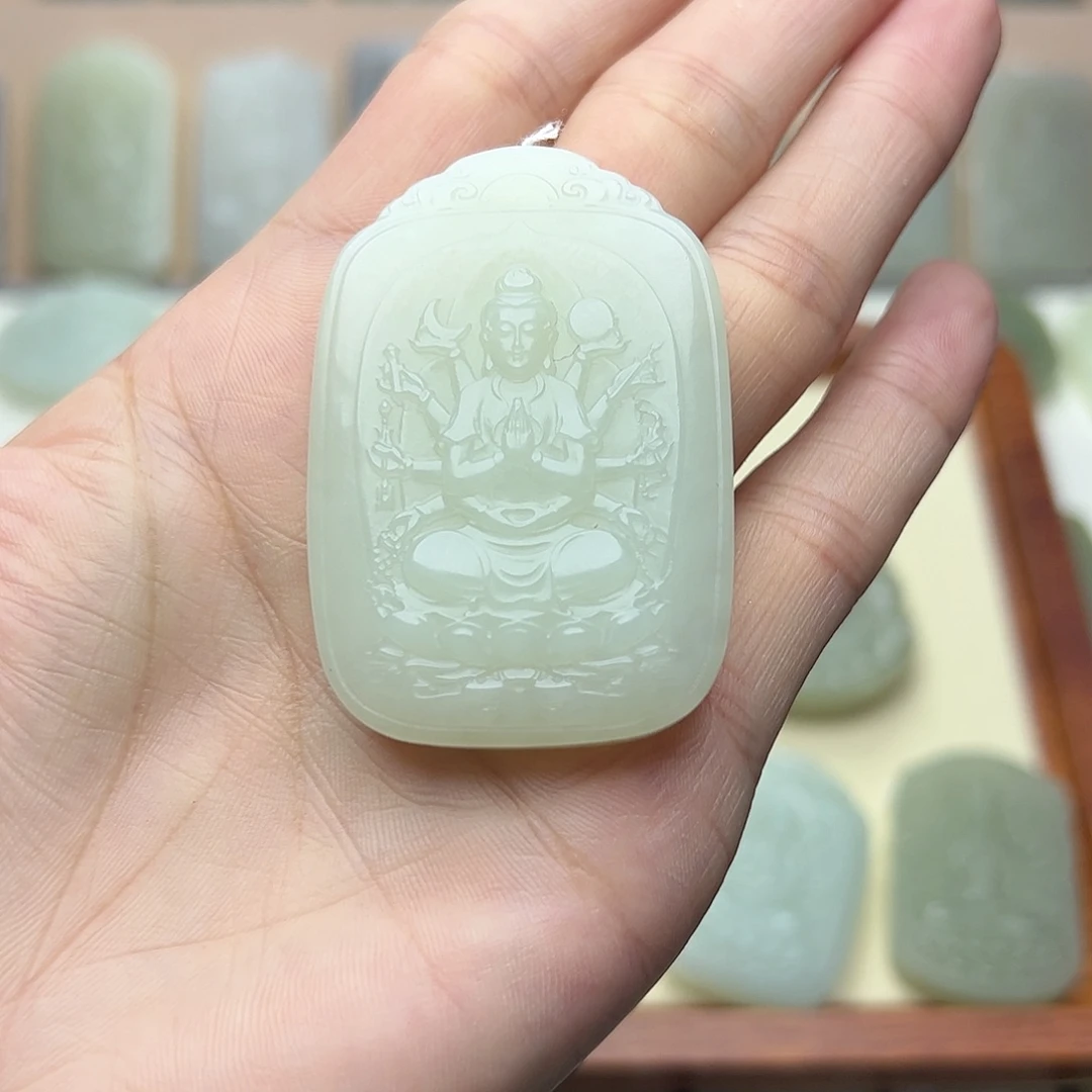 勿***衣颈饰未镶嵌和田玉
