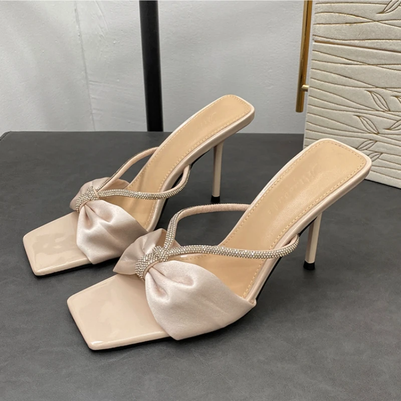 【DESROLAN】2025夏季水钻高跟凉鞋女气质名媛风细跟一字拖外穿凉拖