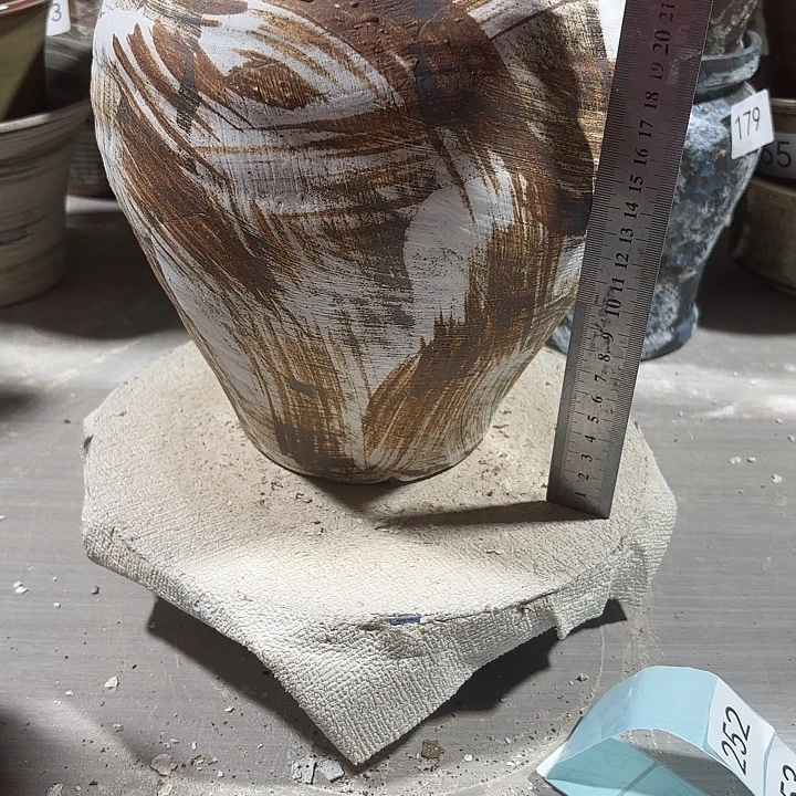 陶摆件高27，口9.5、无孔，215