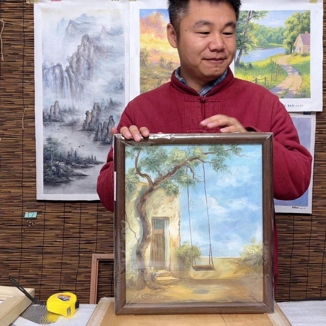 油画行路人小院绘画作品