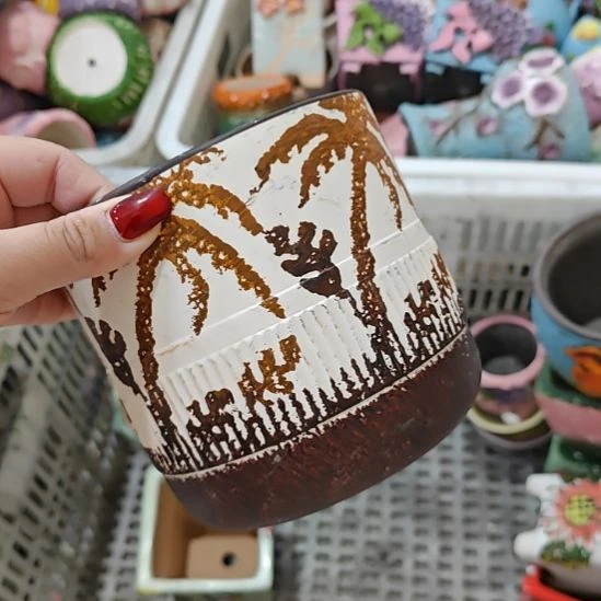 当场拍满15元发货不凑不发，花盆盆口不方不圆有针孔黑点是正常的，