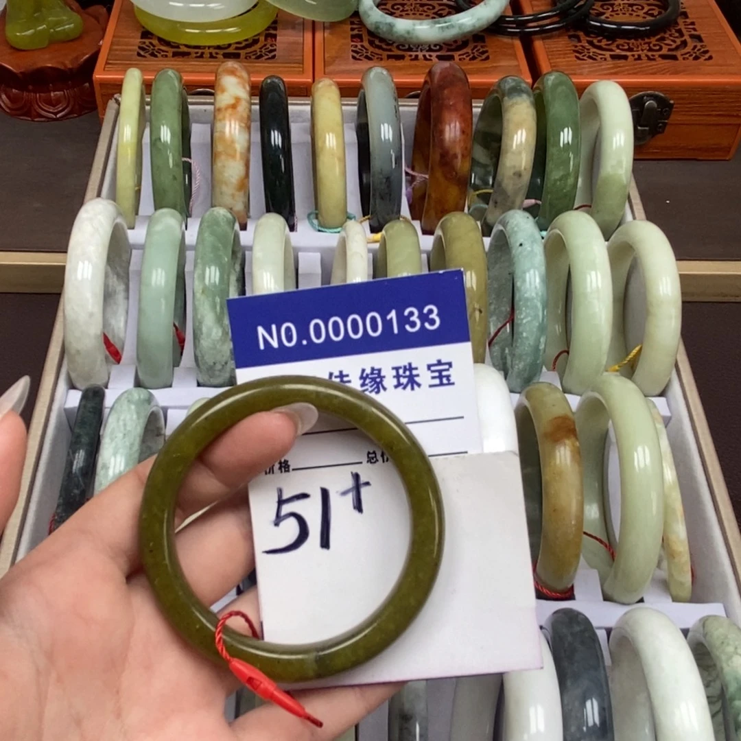 蛇纹石玉未镶嵌手镯