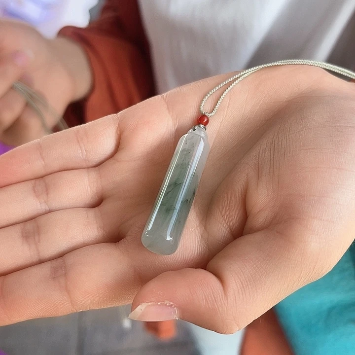 石英质玉未镶嵌颈饰