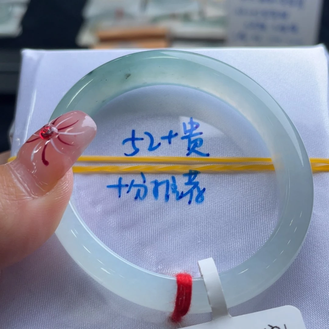 翡翠手镯未镶嵌翡翠手镯