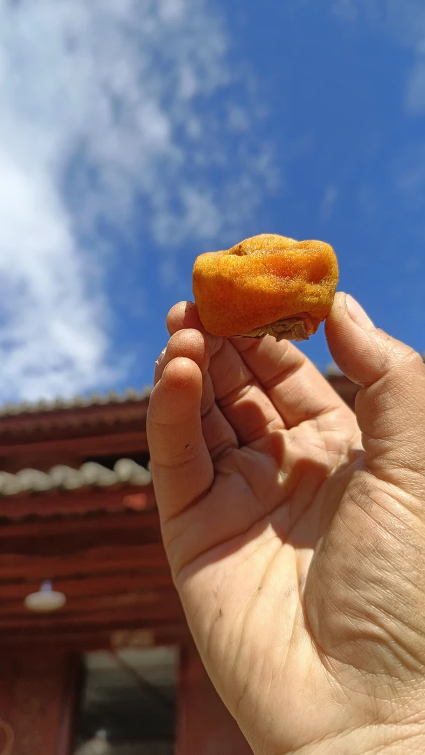 大理柿子柿子干的挂霜是白色的