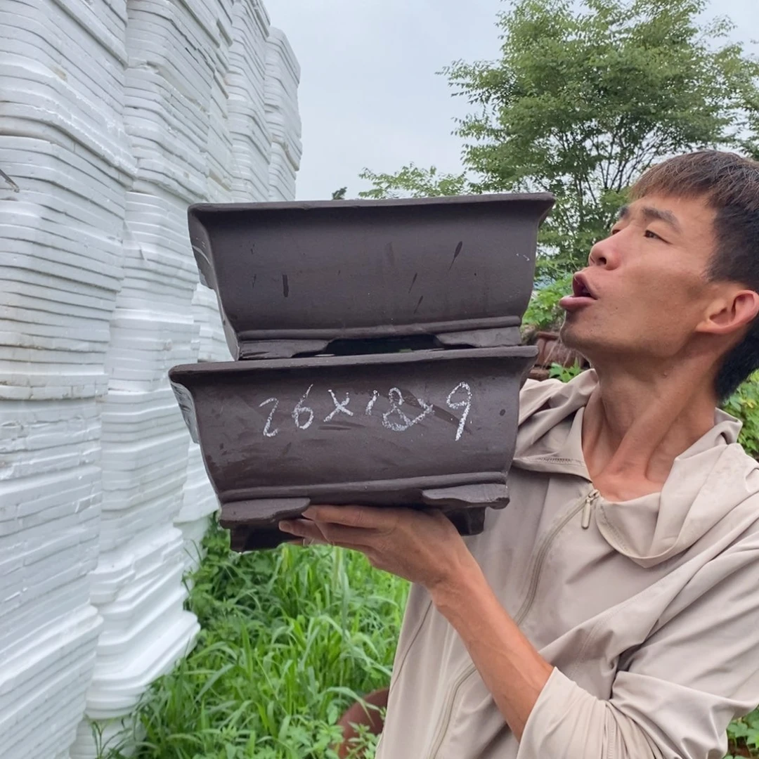 紫砂花盆紫砂艺术学院的学生