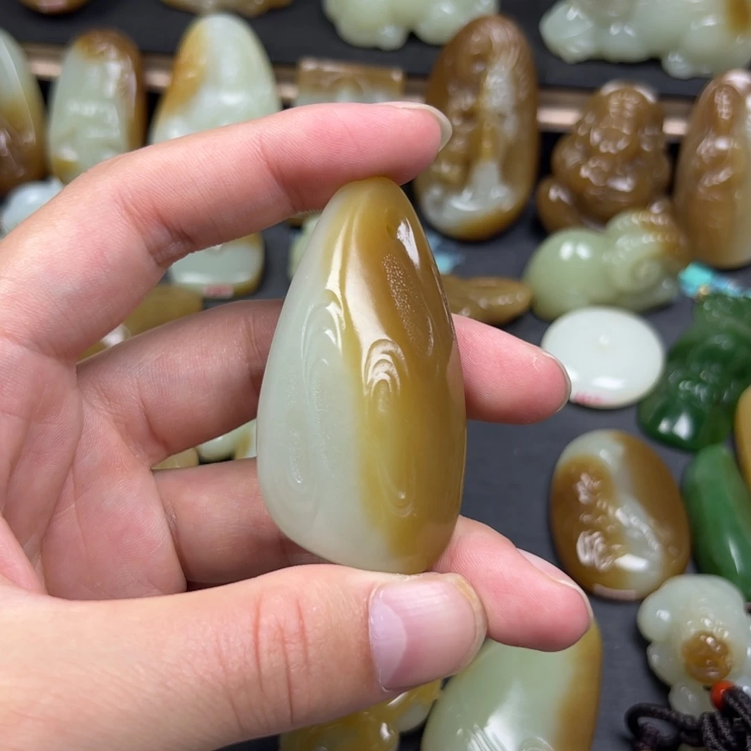 和田玉（糖玉）未镶嵌颈饰