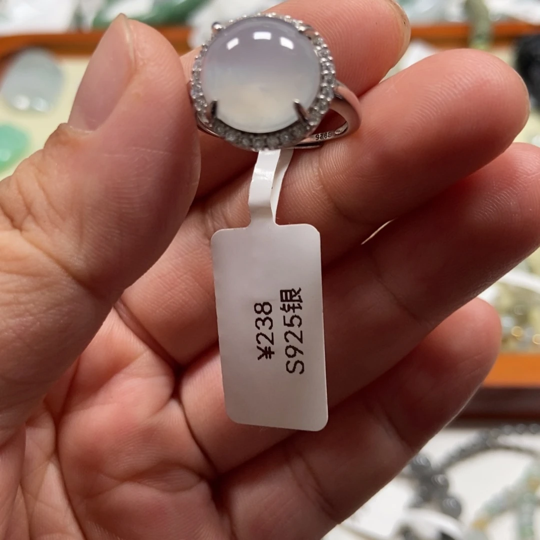 翡翠戒指未镶嵌翡翠