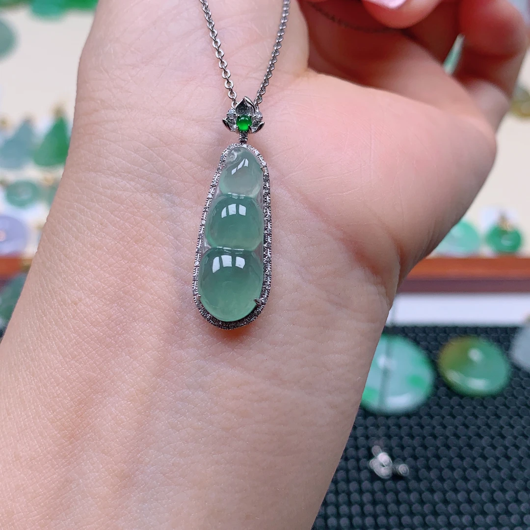 缅甸天然A货翡翠，冰晴福豆 编号233/312尺寸31.2-9.9-5.5