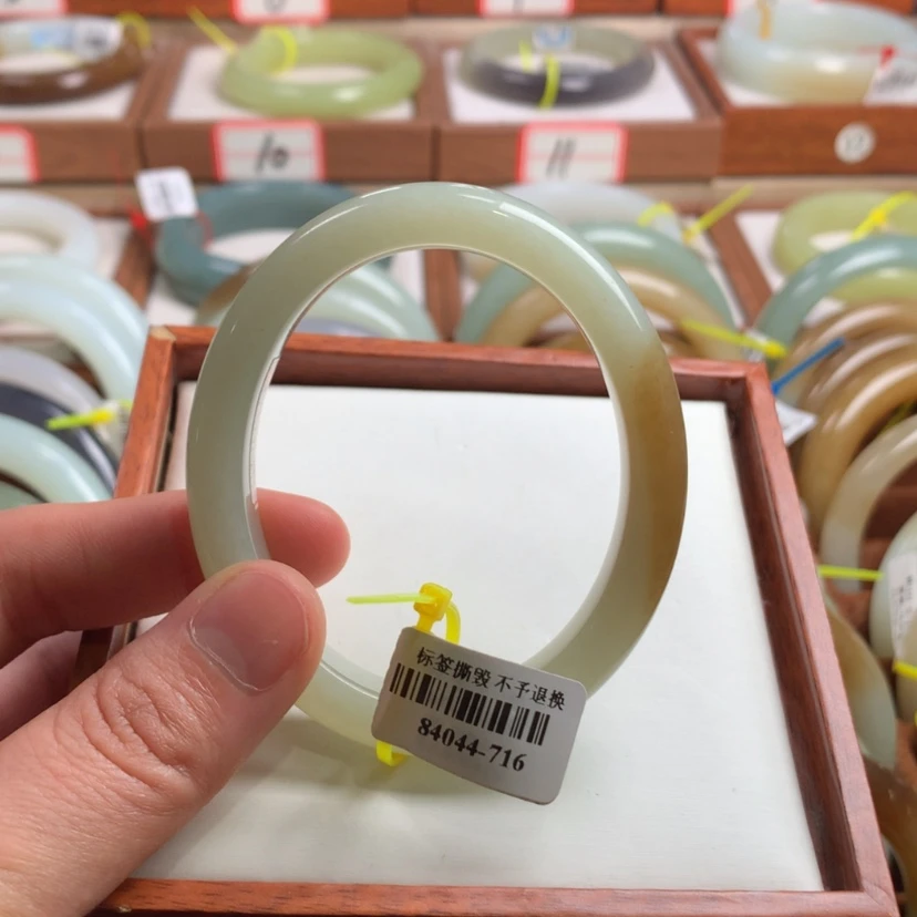 【闪购商品】和田玉手镯（贵妃镯）未镶嵌56.5