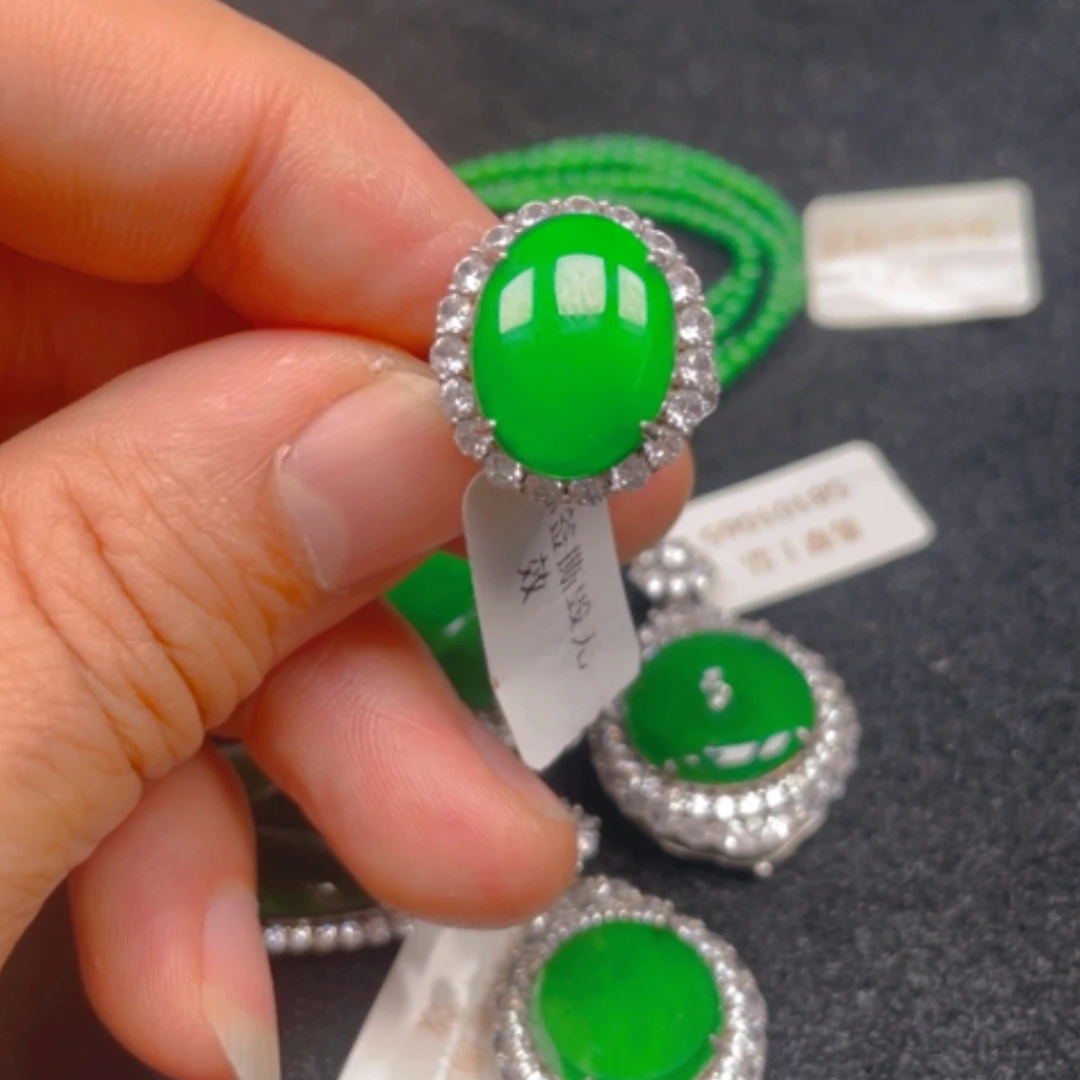 【闪购商品】颈饰银S925镶嵌翡翠戒指