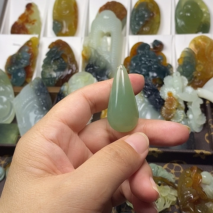 蛇纹石玉未镶嵌颈饰