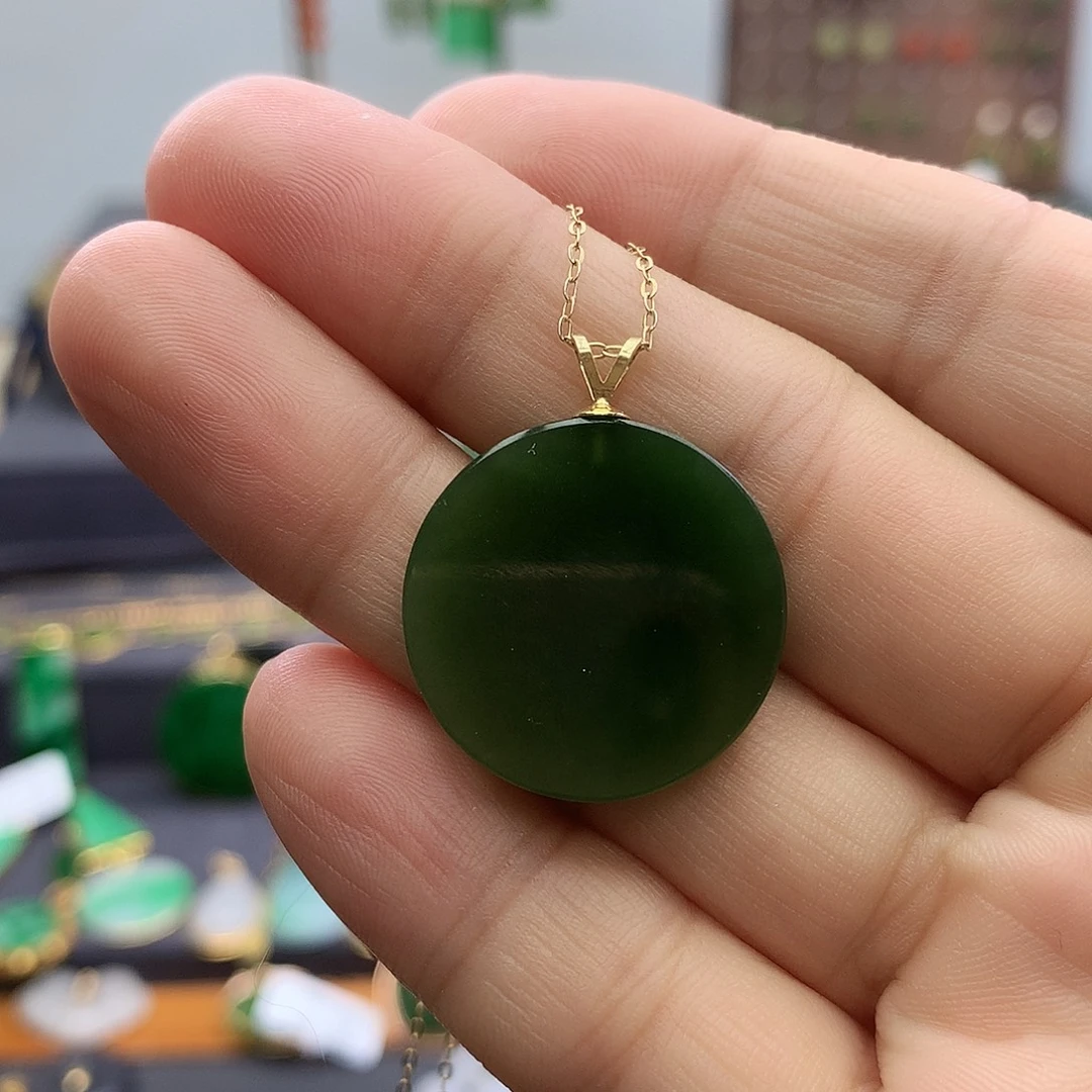 颈饰18K金镶嵌和田玉